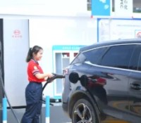 BYD fait mieux que n’importe quel constructeur avec cette station pour recharger les voitures électriques en 5 minutes 