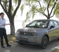 Cette prometteuse voiture électrique chinoise à 15 000 € arrive bientôt en Europe, mais attention au “vrai” prix