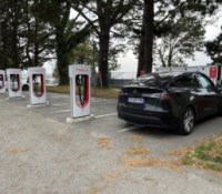 Faut-il vraiment éviter de recharger sa voiture électrique sur des bornes rapides ? Ce que disent les chiffres