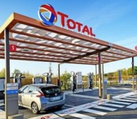 Une recharge à 147 € : attention, rester branché aux bornes Total peut vous coûter très cher