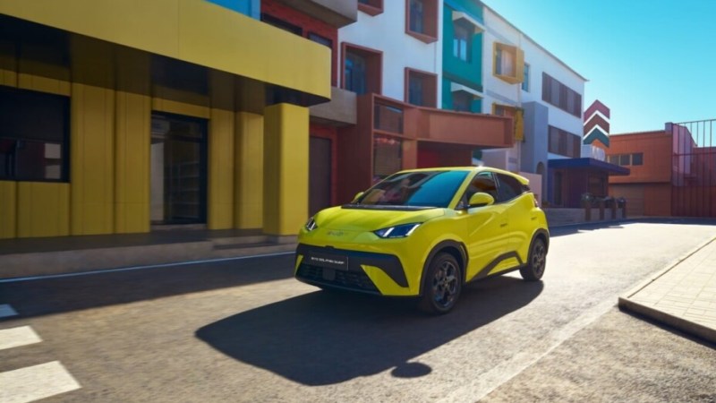 « C’est le maximum que les concessionnaires peuvent gérer » : pourquoi BYD baisse drastiquement le prix de ses voitures en Chine