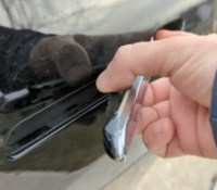 Danger en cas d’accident : la Chine s’attaque aux poignées de certaines voitures électriques