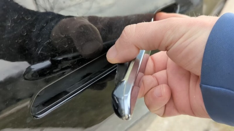 Cette « innovation » Tesla bientôt interdite : une victoire du bon sens Cette « innovation » Tesla bientôt interdite : une victoire du bon sens