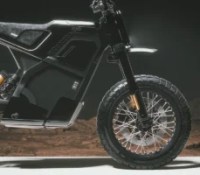 La faillite des batteries européennes, la moto électrique de Peugeot et les voitures Stellantis sous Android – Le récap’ Survoltés