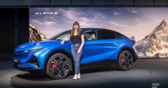 On est montés à bord de l’Alpine A390 électrique : trois moteurs pour une puissance phénoménale
