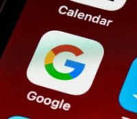 Pourquoi Google va remplacer les résultats de recherche par son IA dans plus de 200 pays… sauf en France