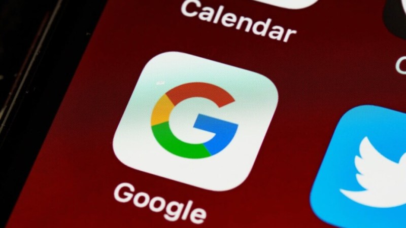 Pourquoi Google va remplacer les résultats de recherche par son IA dans plus de 200 pays… sauf en France