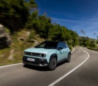 On a testé la Renault 4 E-Tech : pourquoi le choix avec la R5 électrique sera évident