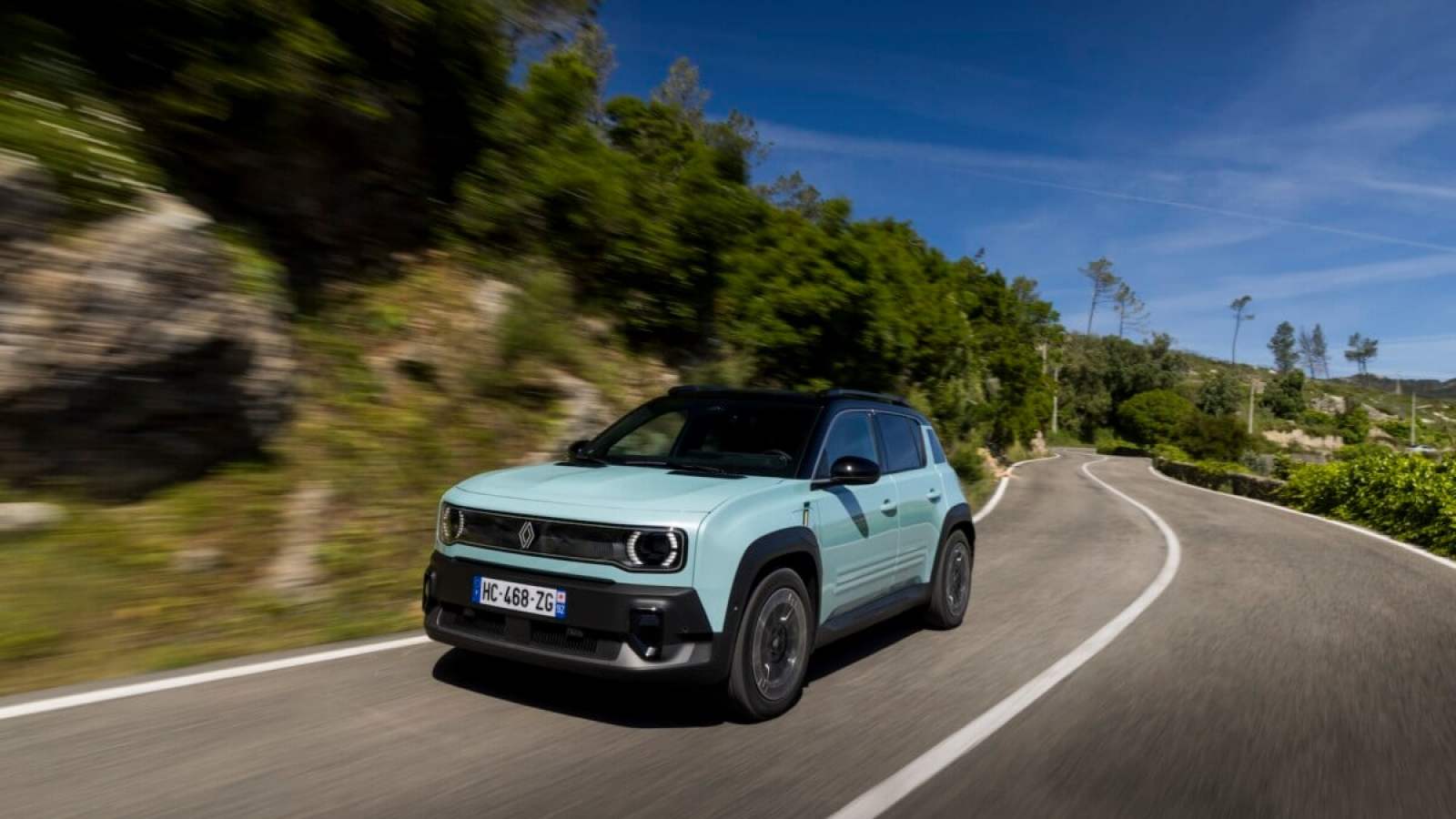 On a testé la Renault 4 E-Tech : pourquoi le choix avec la R5 électrique sera évident