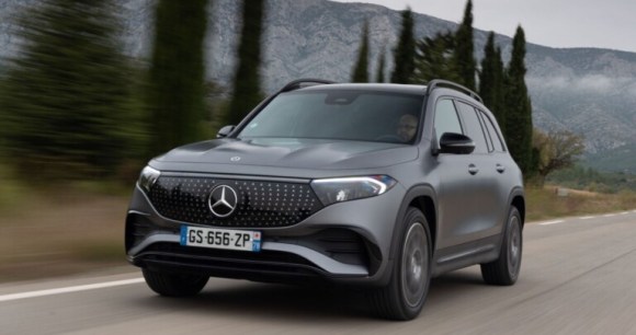 On a essayé le Mercedes EQB restylé : le SUV électrique 7 places le moins cher du marché