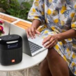 L’enceinte Bluetooth JBL au look rétro avec son tuner FM et son antenne perd pratiquement 50 % de son prix sur Amazon