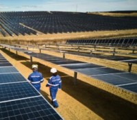 «  L’équivalent de la consommation de plus de 150 000 foyers » : voici le plus grand champ solaire de Total