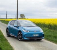 J’ai roulé 500 km avec la moins chère des voitures électriques de Volkswagen : pourquoi elle suffit largement