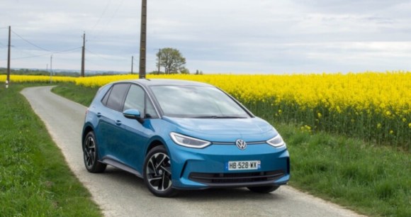 J’ai roulé 500 km avec la moins chère des voitures électriques de Volkswagen : pourquoi elle suffit largement