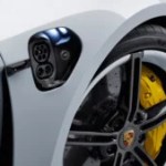 Des ingénieurs Porsche nous dévoilent les secrets des batteries qui durent plus de 300 000 km en se rechargeant très rapidement