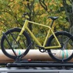 Ce nouveau vélo électrique d’aventure frappe fort avec son prix attractif