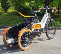 On a roulé avec ce tricycle électrique modulaire et pendulaire qui veut remplacer la voiture de tous les jours