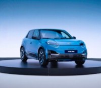 Voici la nouvelle Nissan Micra, une voiture électrique qui reprend les bonnes idées de la Renault 5 E-Tech