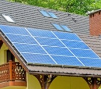 « Une vraie bombe à retardement » : la France fait un pas en arrière avec les panneaux solaires