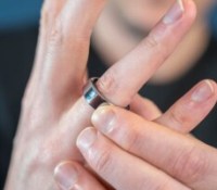 Cette bague connectée peut désormais vous indiquer votre taux de sucre dans le sang