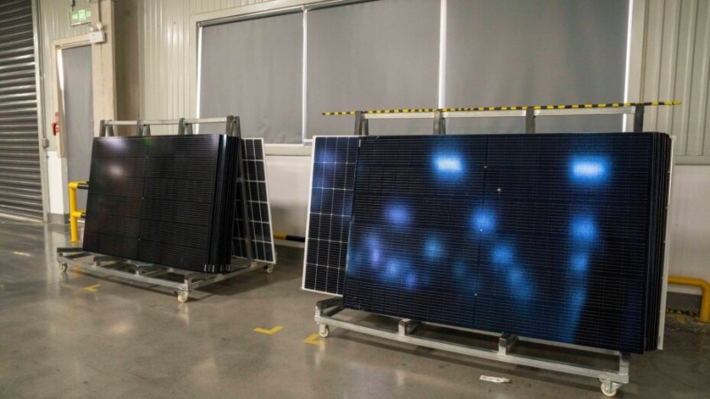Cette technologie de panneaux solaires flexibles et transparents pourrait tout révolutionner