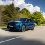 Le Peugeot 3008 électrique devient plus performant avec cette nouvelle version : voici son prix et ses caractéristiques