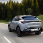 « Les plans changent toutes les semaines » : Stellantis prévoit un Peugeot 3008 compact hybride et électrique pour défier Renault