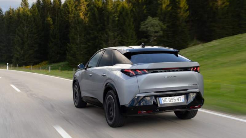 « Les plans changent toutes les semaines » : Stellantis prévoit un Peugeot 3008 compact hybride et électrique pour défier Renault « Les plans changent toutes les semaines » : Stellantis prévoit un Peugeot 3008 compact hybride et électrique pour défier Renault