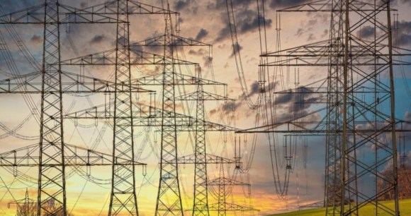 Le réseau électrique peut-il résister à l’arrivée massive des panneaux solaires ? Ce que disent réellement les experts