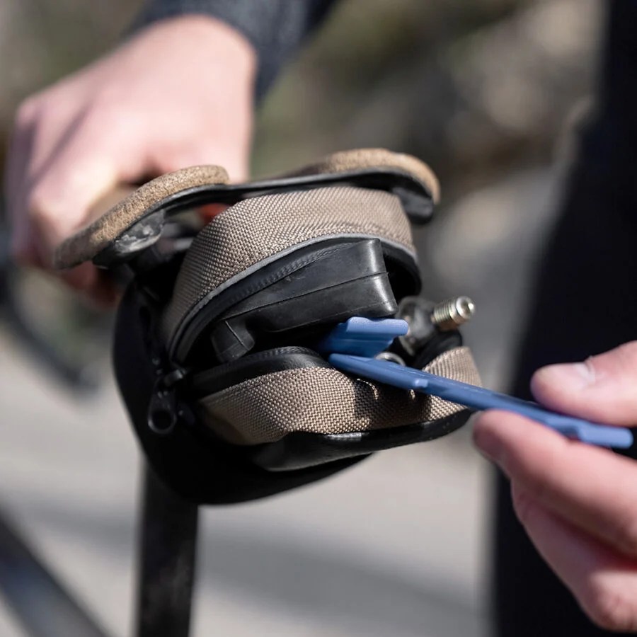sacoche-selle-outils-velo-route-bikepacking-gravel-route-vtt-4-900x900