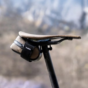 sacoche-selle-outils-velo-route-bikepacking-gravel-route-vtt-8-900x900