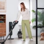 Le Samsung Bespoke Jet, un aspirateur balai avec une foule d’accessoires, avec 170 € de moins