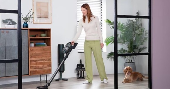 Le Samsung Bespoke Jet, un aspirateur balai avec une foule d’accessoires, avec 170 € de moins