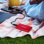 Le SSD externe Samsung T7 version 4 To en pack avec son étui est 150 € moins cher sur Boulanger Le SSD externe Samsung T7 version 4 To en pack avec son étui est 150 € moins cher sur Boulanger