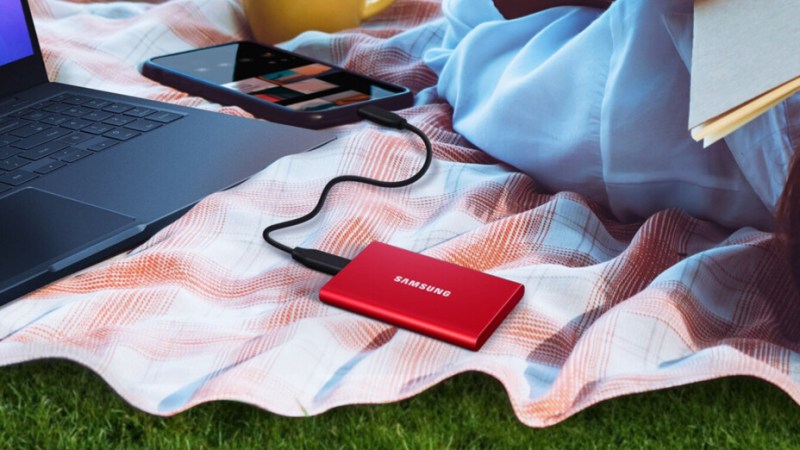 Le SSD externe Samsung T7 version 4 To en pack avec son étui est 150 € moins cher sur Boulanger
