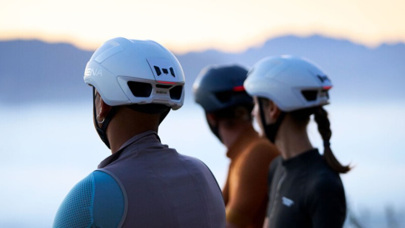 Ce casque vélo est équipé d’un intercom pour discuter avec ses amis