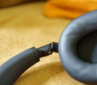 Le Sony WH-1000XM6 est pliable