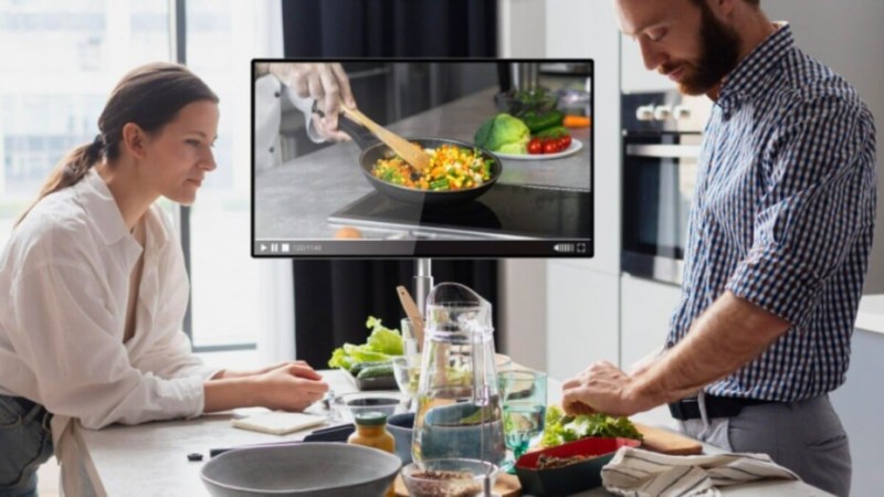 Ce nouveau petit TV 4K connecté avec batterie intégrée voit son prix chuter chez Boulanger