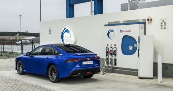 « Je dois faire 160 km aller-retour juste pour pouvoir recharger » : le calvaire de ce chauffeur de taxi qui roule à l’hydrogène