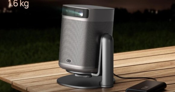 Amazon fait une offre généreuse sur ce vidéoprojecteur Full HD livré avec son support multi-angle