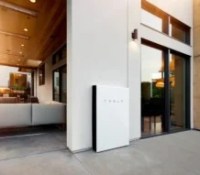Tesla va enfin lancer sa batterie solaire en France : bonne nouvelle pour la rentabilité des panneaux photovoltaïques
