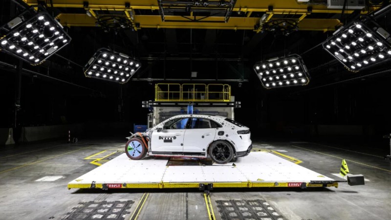 On a vu comment Porsche maltraite ses voitures électriques pour les rendre plus sûres que les thermiques