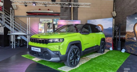 Jeep Compass électrique // Source : Marie Lizak pour Frandroid