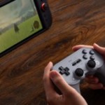 Deux fois moins chère que la manette Nintendo officielle, la 8BitDo Pro 2 est compatible Switch 2, PC, Android, macOS et Steam Deck