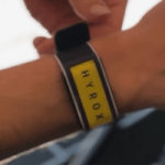 Cette marque de montres de sport réputée prend Garmin de court en lançant un bracelet connecté sans écran