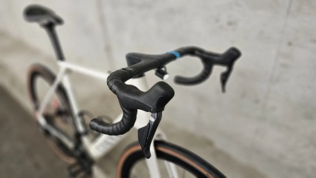 Canyon Endurace Onfly CF 8 cockpit Source: Mr. Lauraux for Fundroid we tried one lightest electric