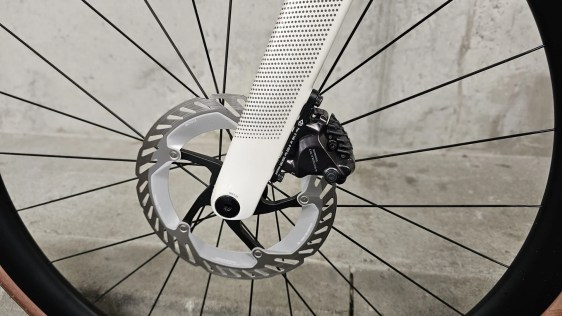 Canyon Endurace Onfly CF 8 freins Source: Mr. Additionally, Lauraux for Fundroid we tried one lightest electric
