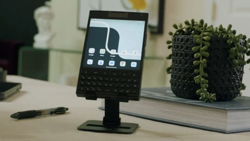 BlackBerry vous manque ? Ce constructeur fait revivre le clavier physique et le style carré mythique