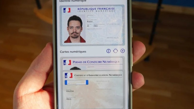 La carte grise sur votre smartphone : ça y est, c’est officiel maintenant, voici comment ça marche