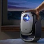 Ce nouveau mini vidéoprojecteur Full HD offre une expérience cinéma pour vraiment pas cher